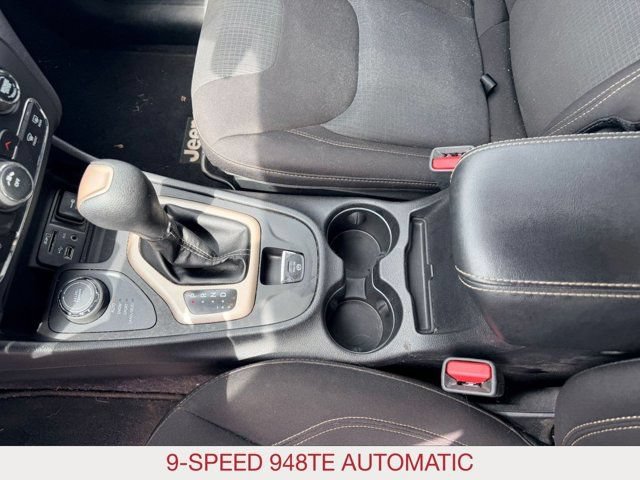 Used 2017 Jeep Cherokee Latitude AWD/4WD image 15