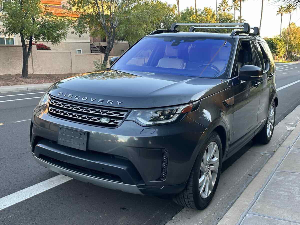 Used 2018 Land Rover Discovery SE image 4