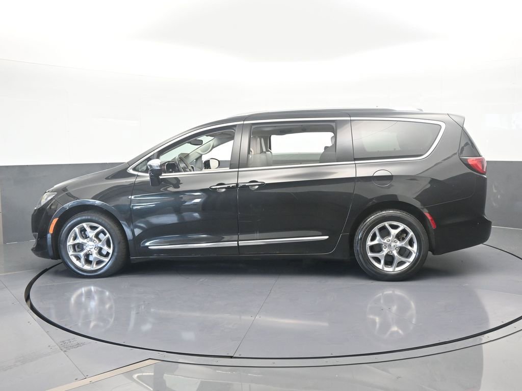 Used 2019 Chrysler Pacifica Limited image 3