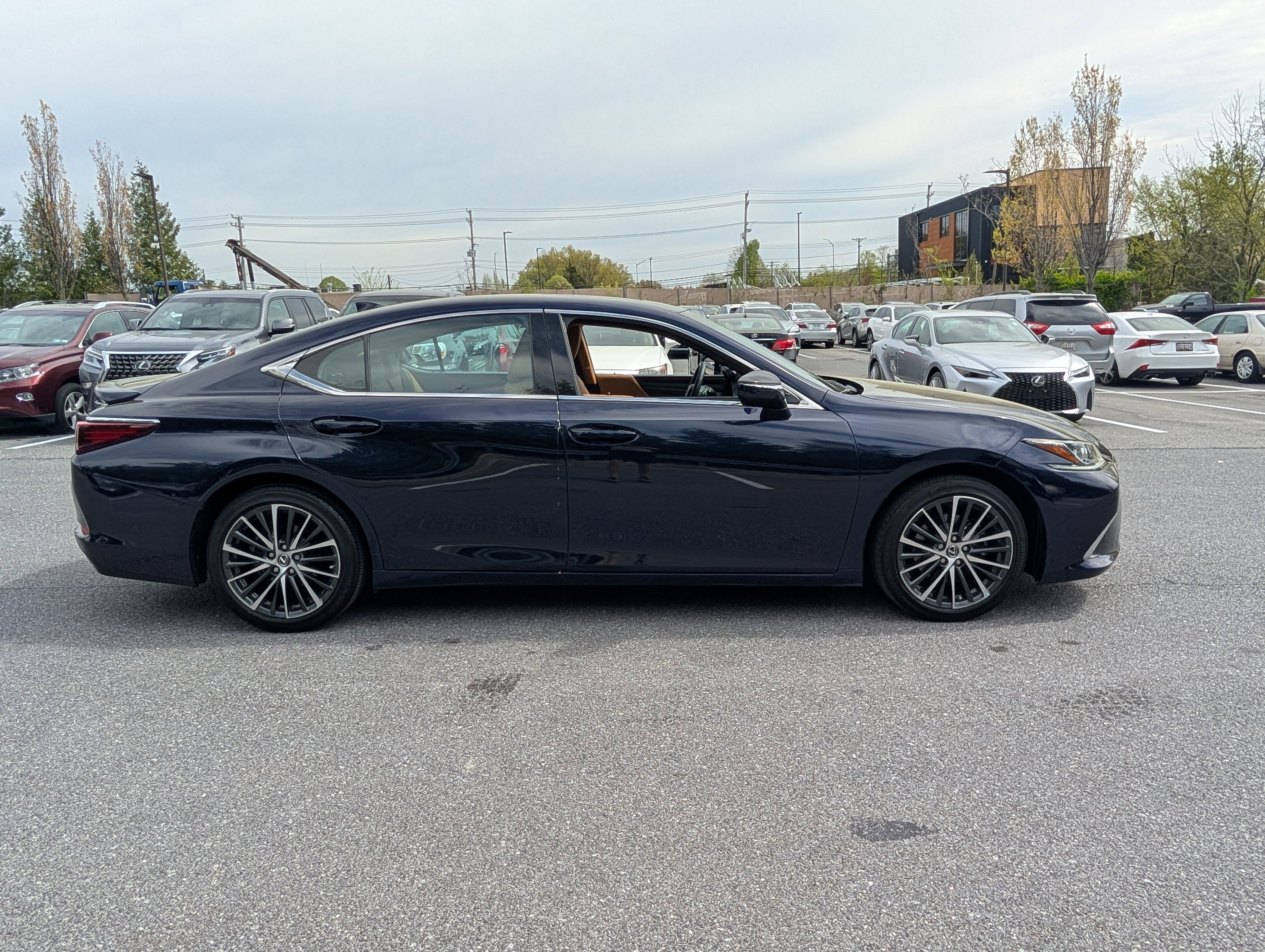 Certified 2023 Lexus ES 350 w/ Premium Package FWD image 2