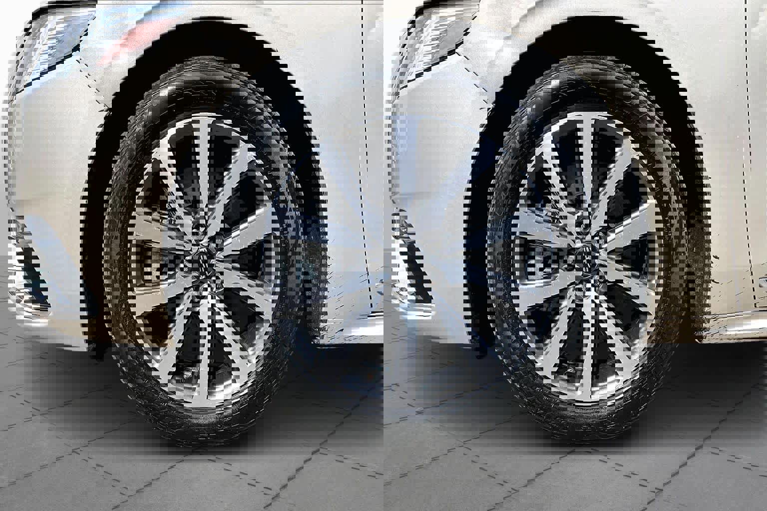 Used 2017 Lincoln Continental Premiere image 11