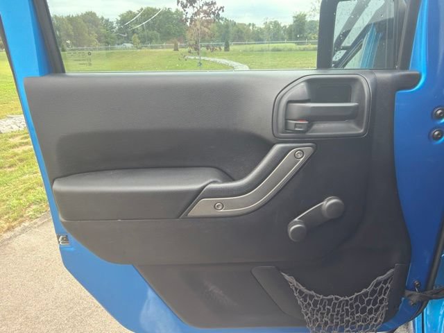 Used 2015 Jeep Wrangler Unlimited Sport w/ Connectivity Group AWD/4WD image 15