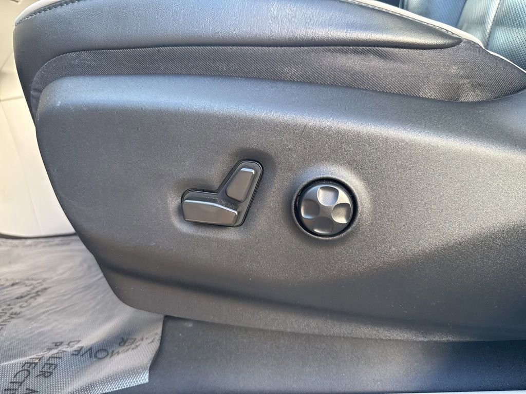 Used 2022 Chrysler Pacifica Limited w/ Uconnect Theater Family Group image 33