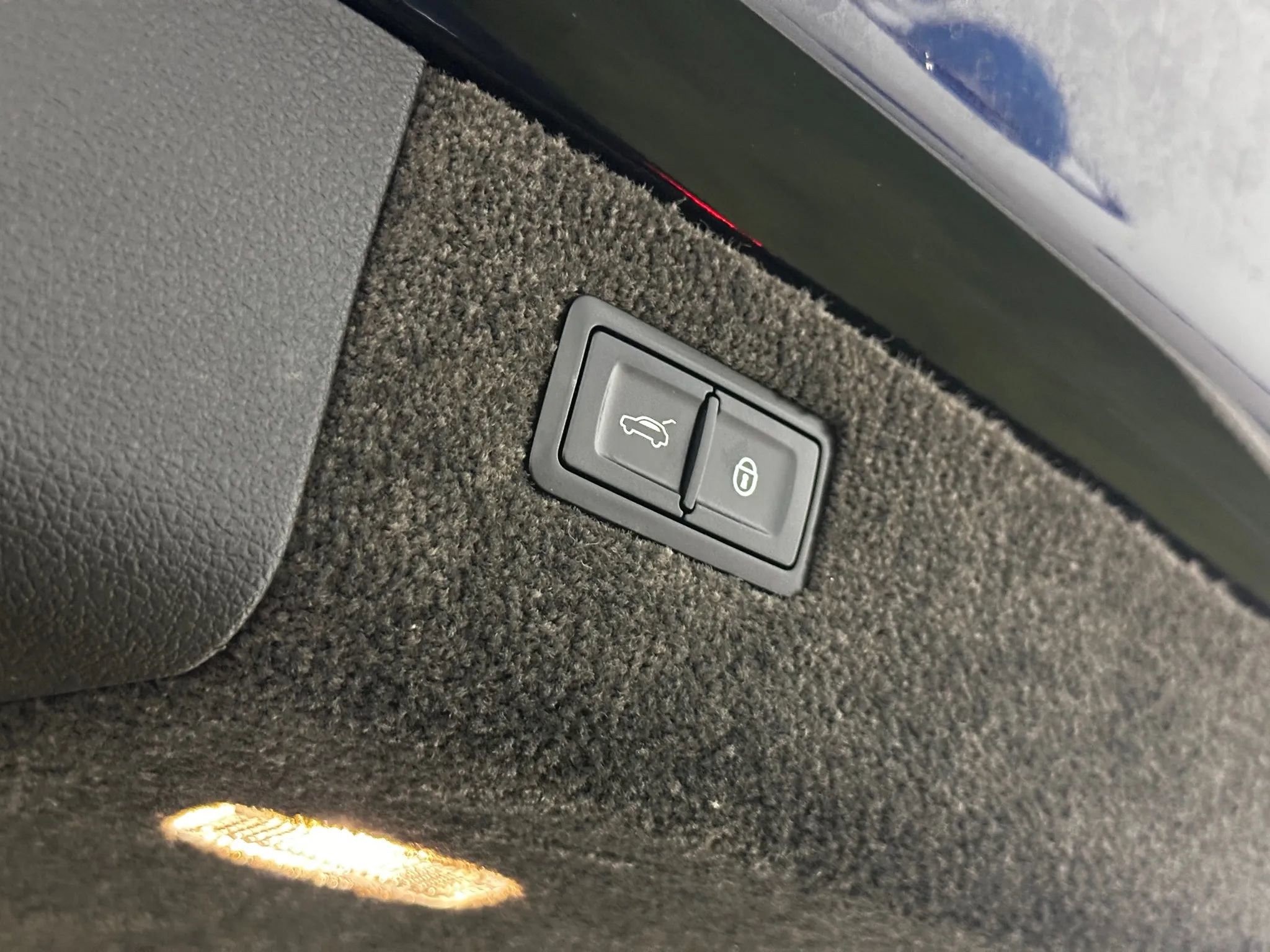 Used 2017 Bentley Bentayga AWD/4WD image 18