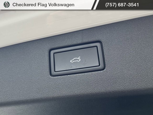 New 2025 Volkswagen Tiguan SE image 18