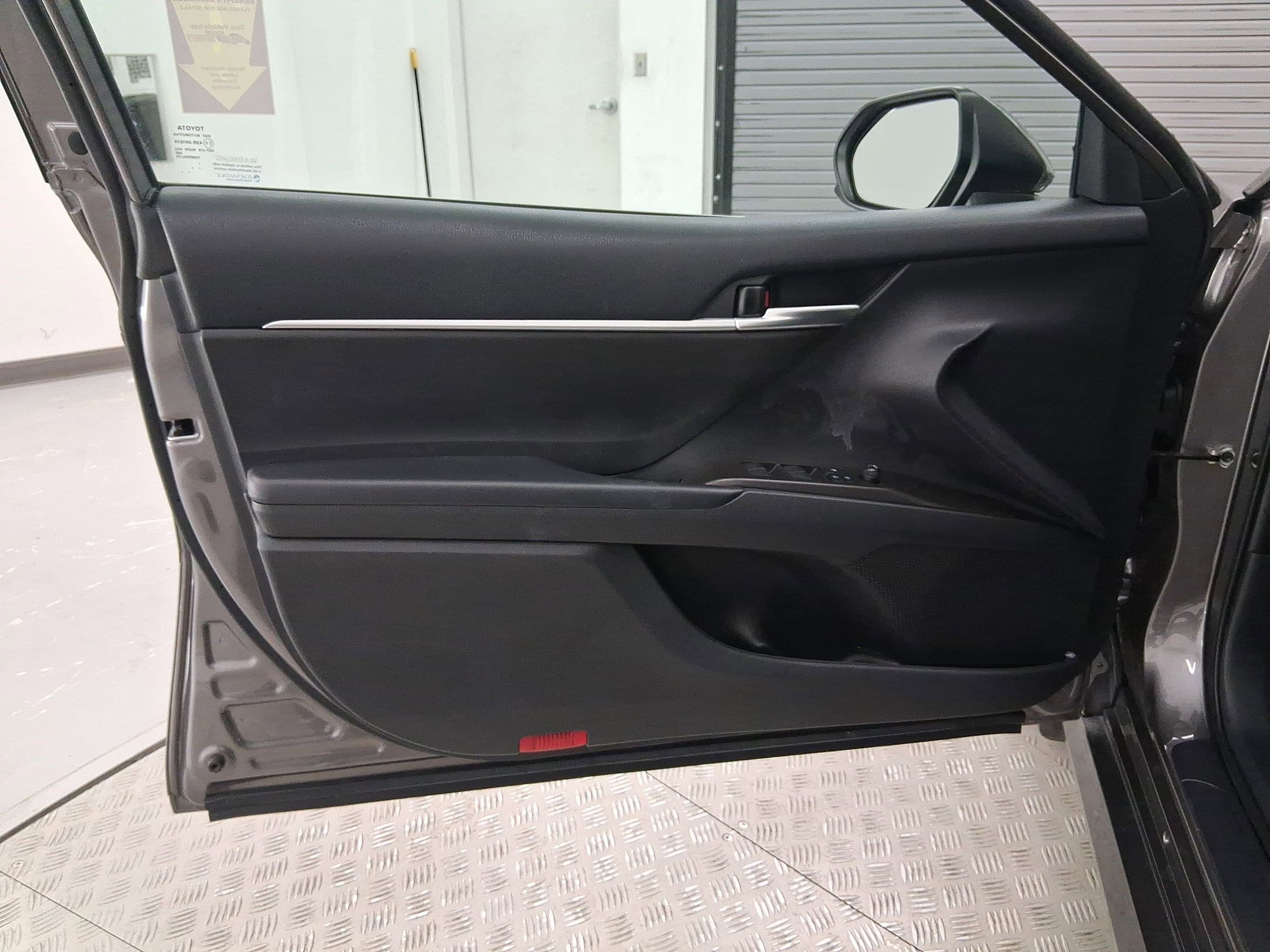 Used 2021 Toyota Camry LE image 19