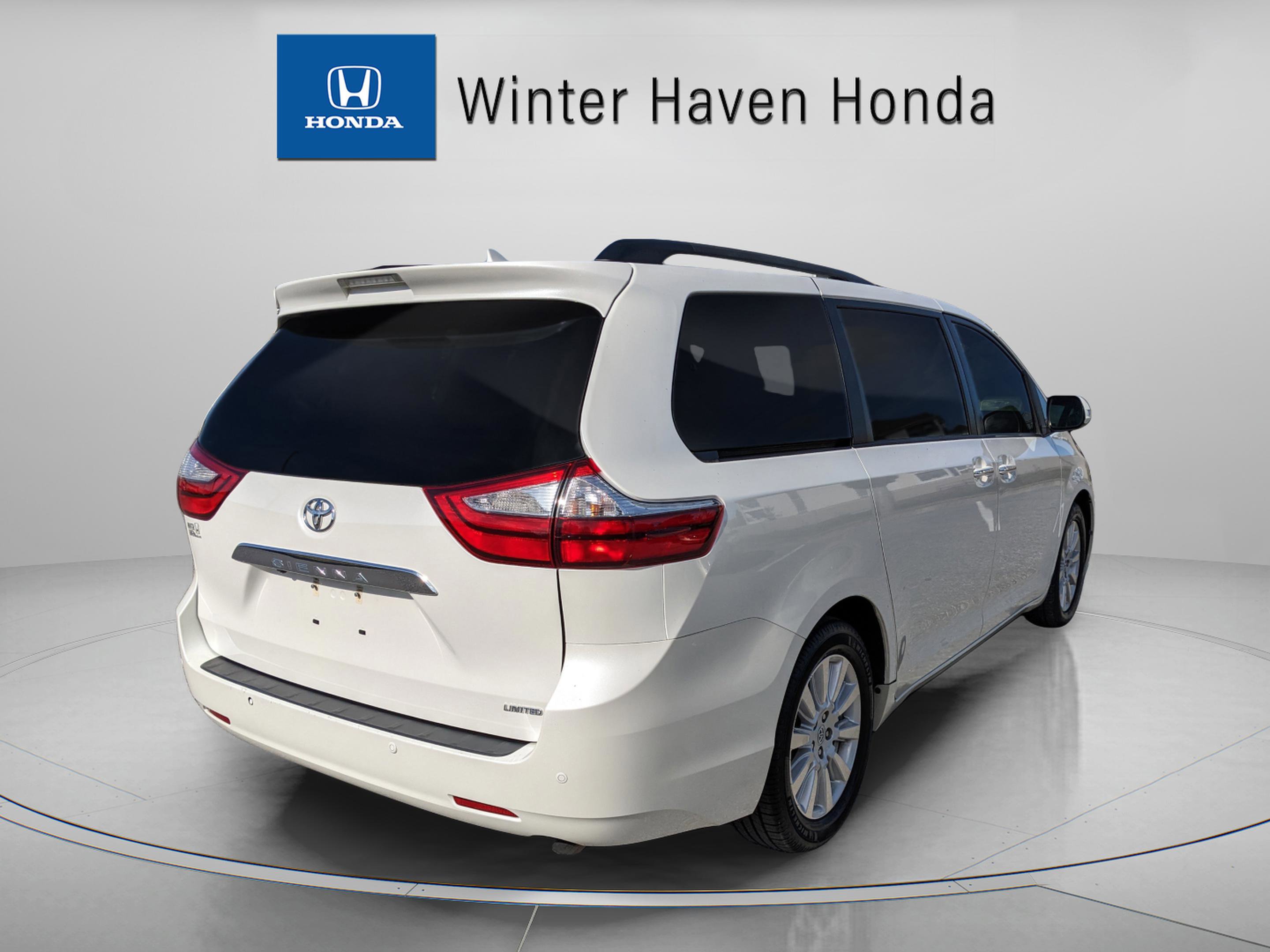 Used 2017 Toyota Sienna Limited image 8