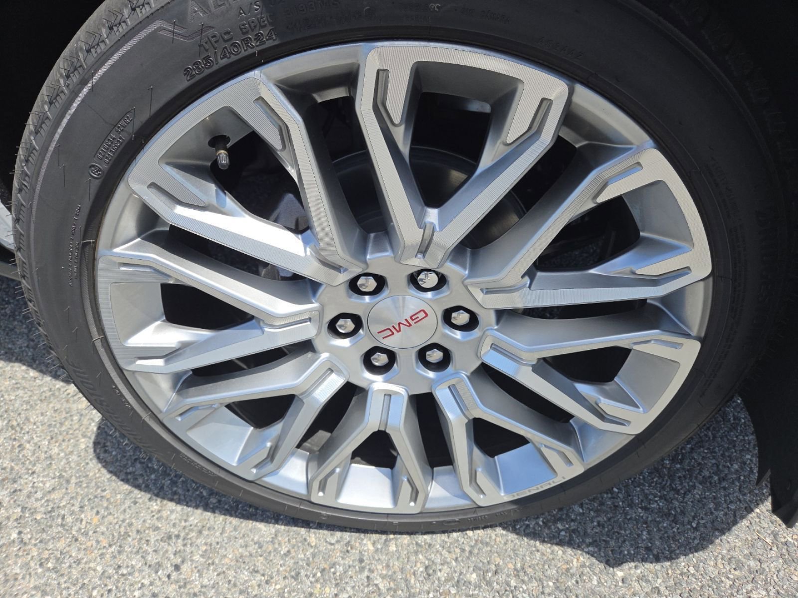 New 2026 GMC Yukon XL Denali w/ Denali Reserve Package AWD/4WD image 19