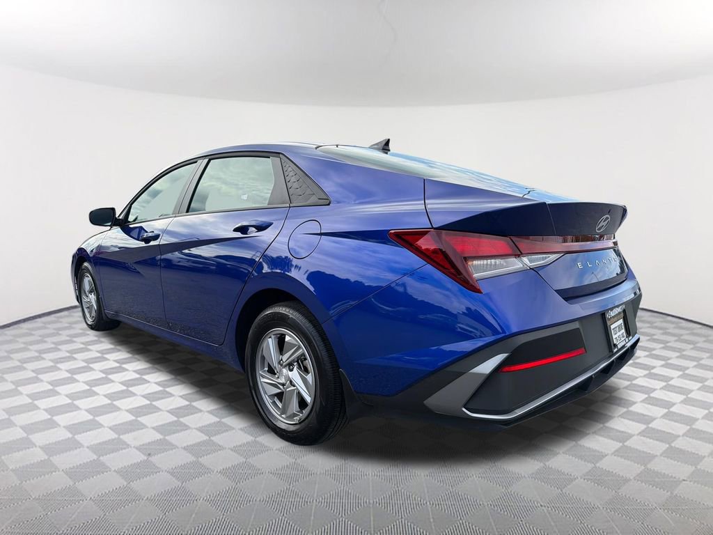 Used 2025 Hyundai Elantra SE w/ Cargo Package FWD image 7