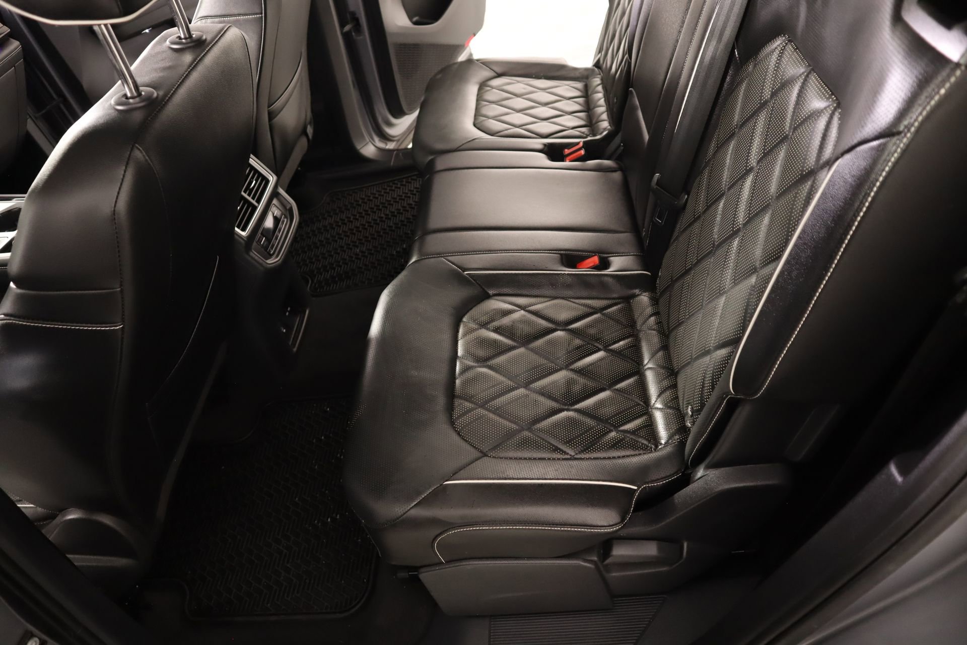 Used 2024 Volkswagen Atlas SEL Premium R-Line image 12