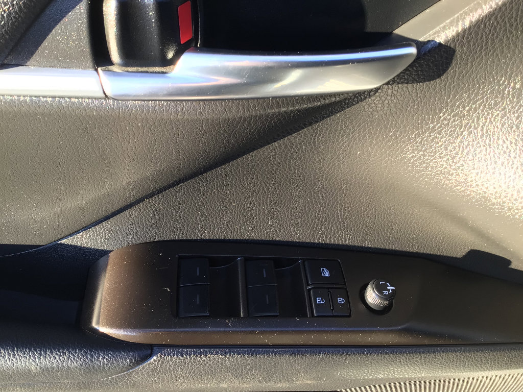 Used 2023 Toyota Camry SE w/ Blackout Package (TMS) image 6