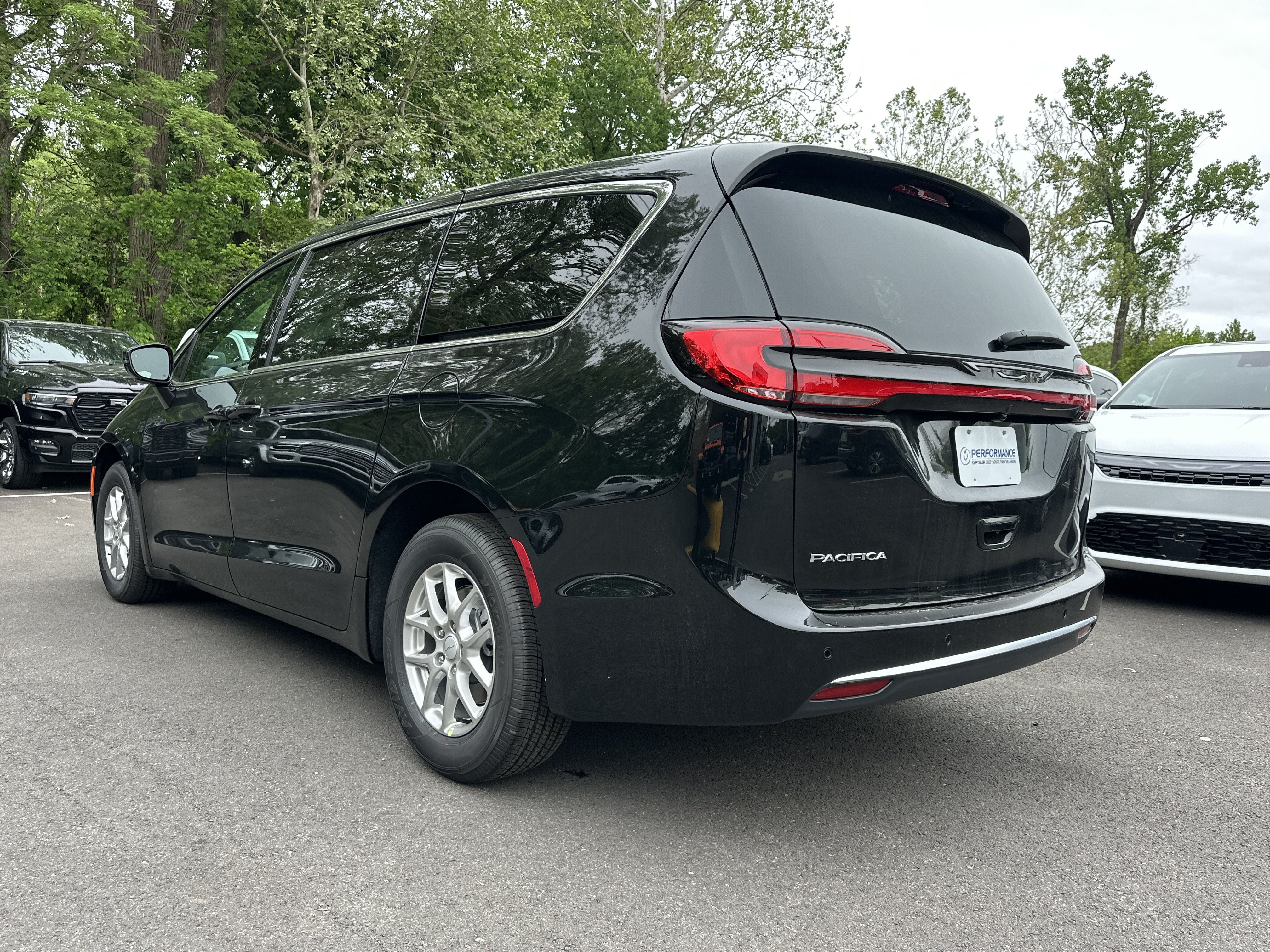 New 2027 Chrysler Pacifica Select FWD image 24