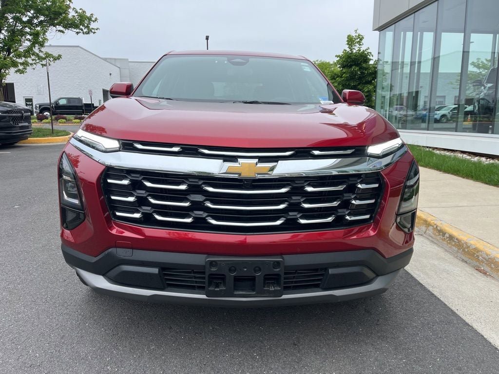 Used 2025 Chevrolet Equinox LT AWD/4WD image 2