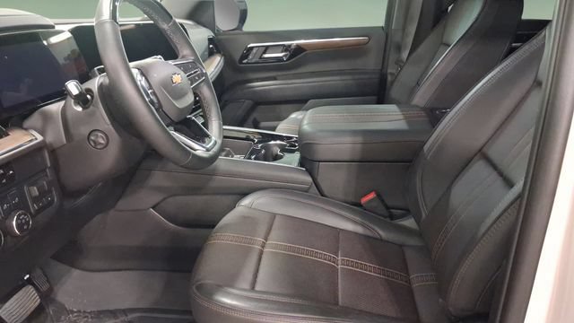 Used 2025 Chevrolet Tahoe High Country AWD/4WD image 10
