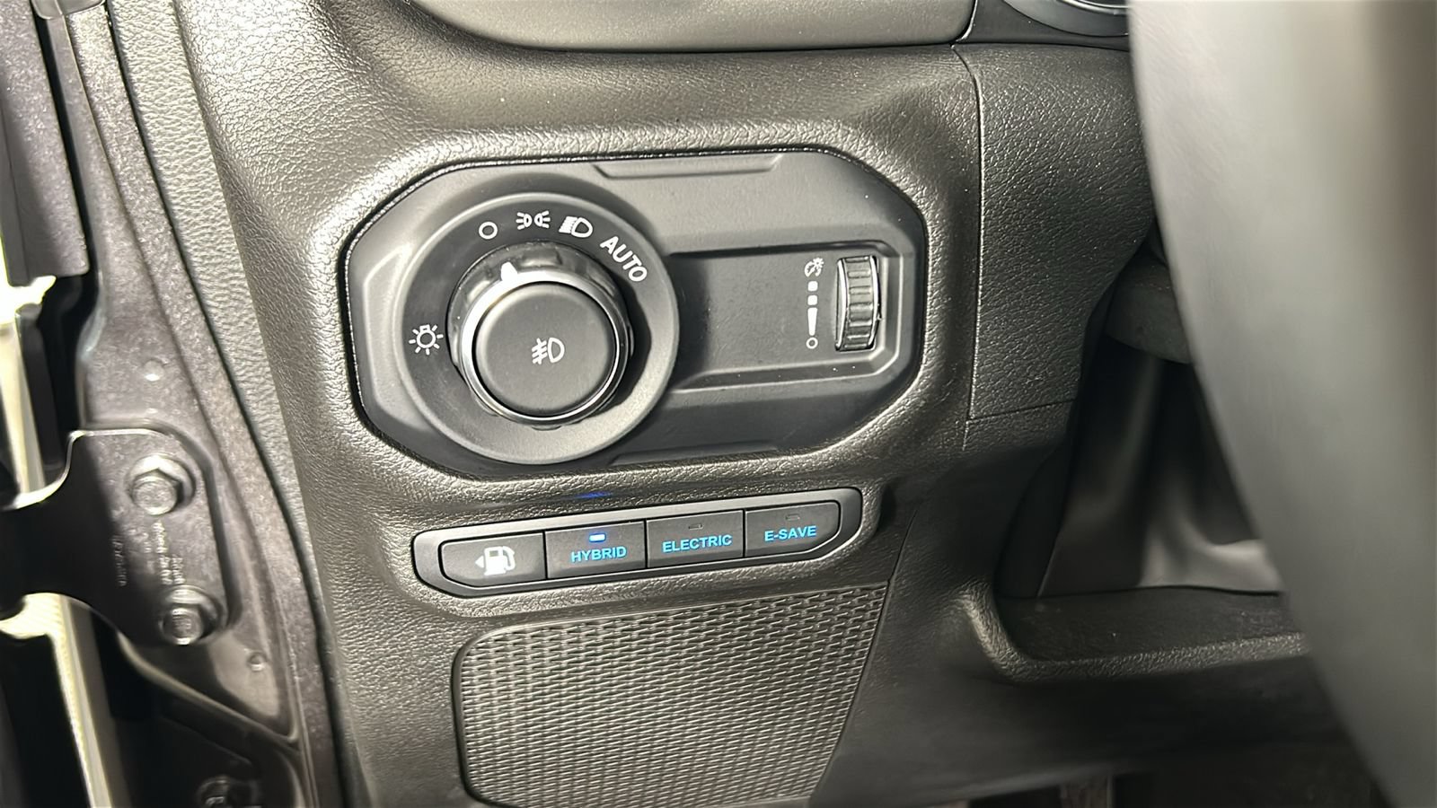 Used 2023 Jeep Wrangler Unlimited w/ Convenience Group AWD/4WD image 22
