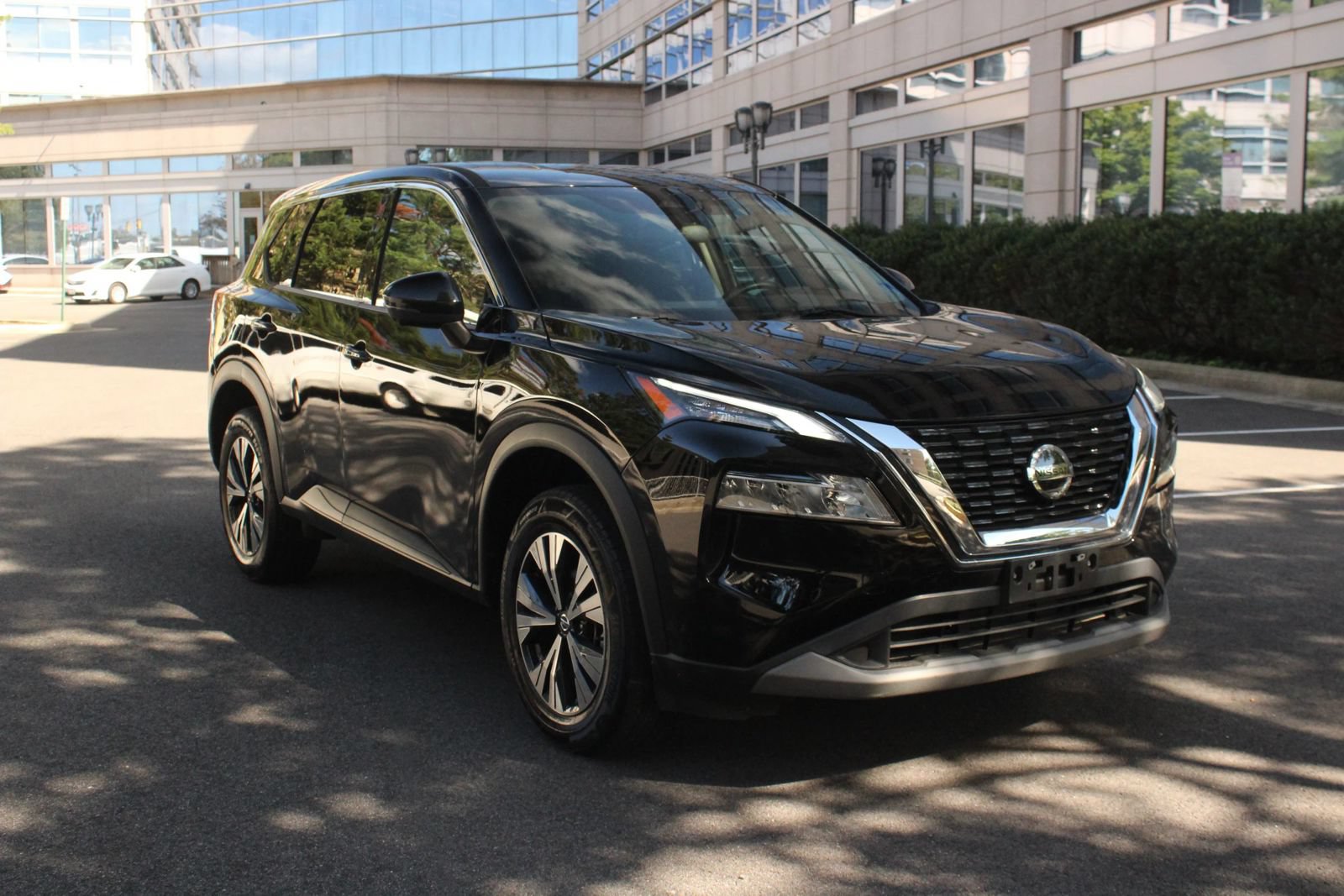Used 2021 Nissan Rogue SV AWD/4WD image 1