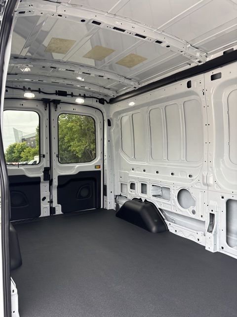 New 2025 Ford Transit 250 148 Medium Roof image 15
