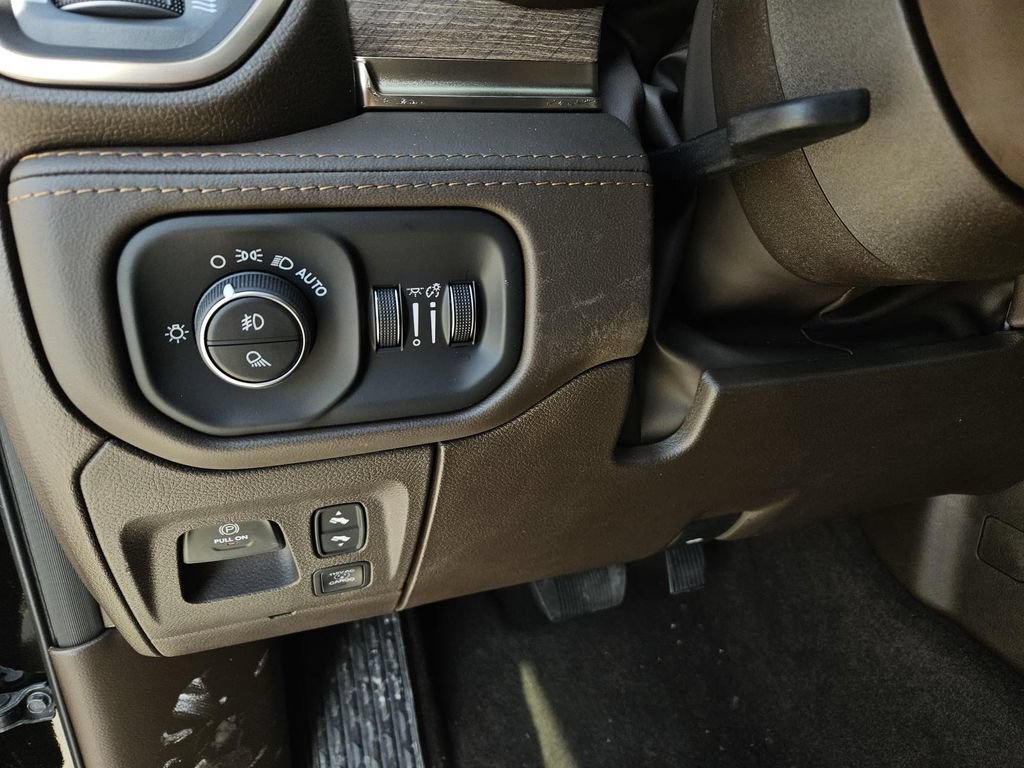 New 2026 RAM 1500 Limited AWD/4WD image 16