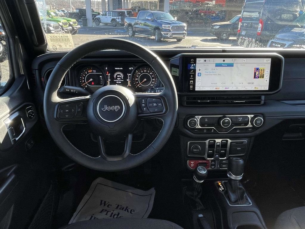 Used 2025 Jeep Wrangler Unlimited Rubicon image 22