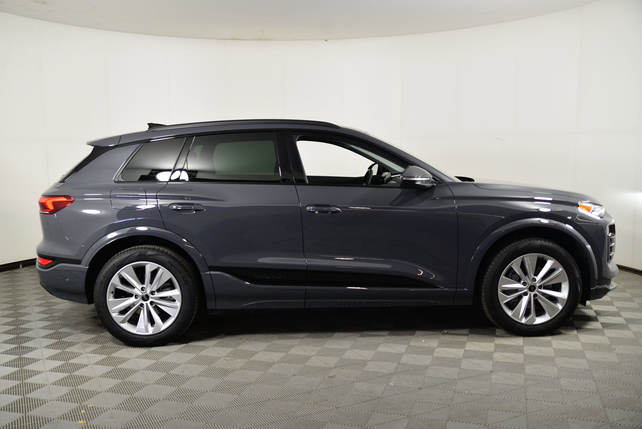 Certified 2025 Audi Q6 e-tron Premium w/ Convenience Package image 7