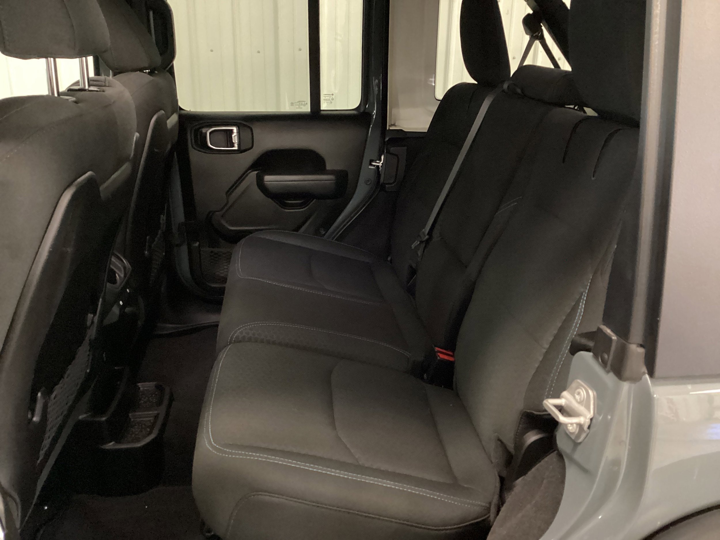 Used 2025 Jeep Wrangler Unlimited Rubicon 4xe w/ Convenience Group AWD/4WD image 28