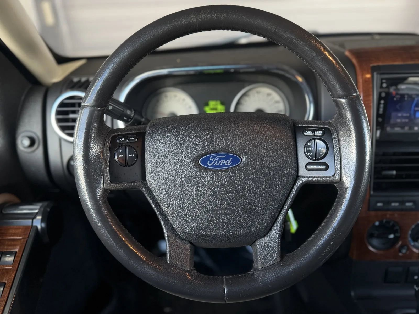 Used 2010 Ford Explorer Eddie Bauer image 22