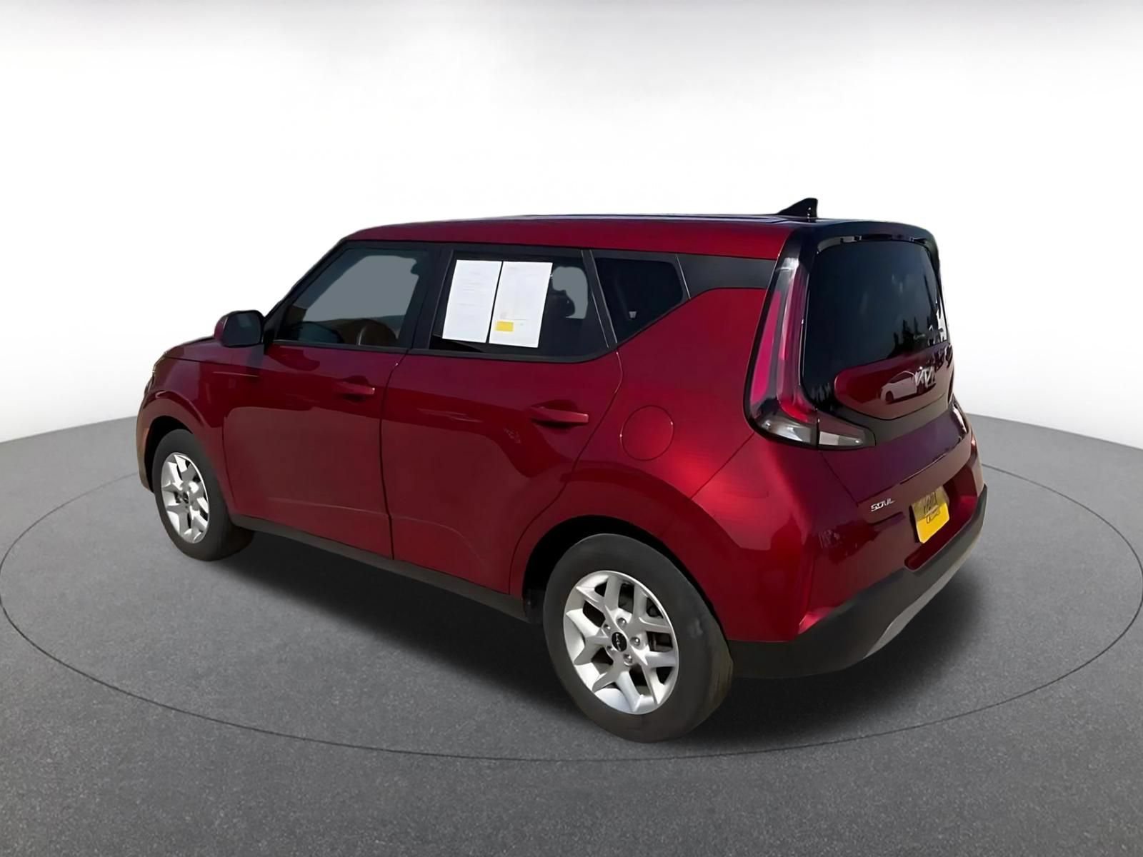 Used 2025 Kia Soul LX w/ LX Technology Package FWD image 9