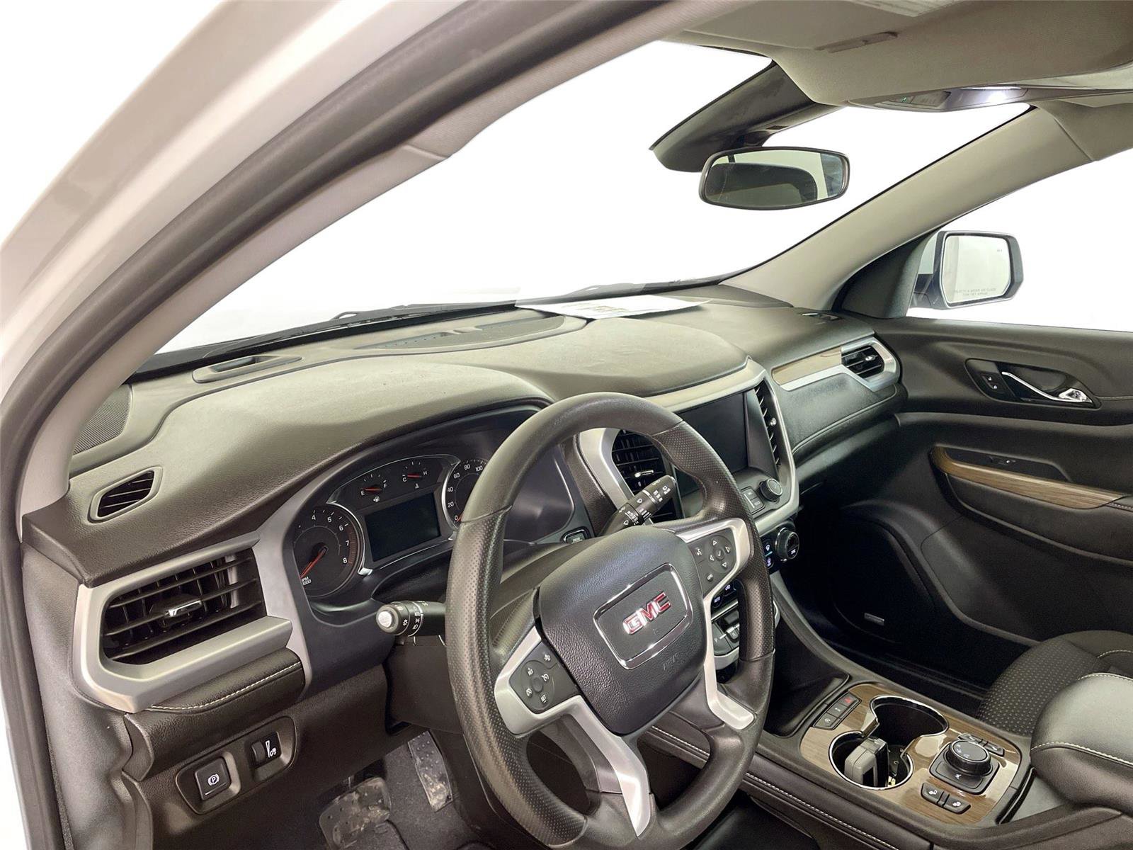 Used 2023 GMC Acadia SLE w/ Driver Convenience Package image 9