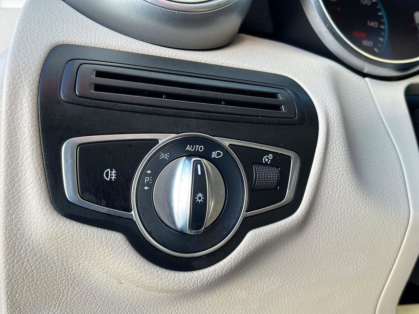 Used 2021 Mercedes-Benz GLC 300 4MATIC w/ Premium Package image 24