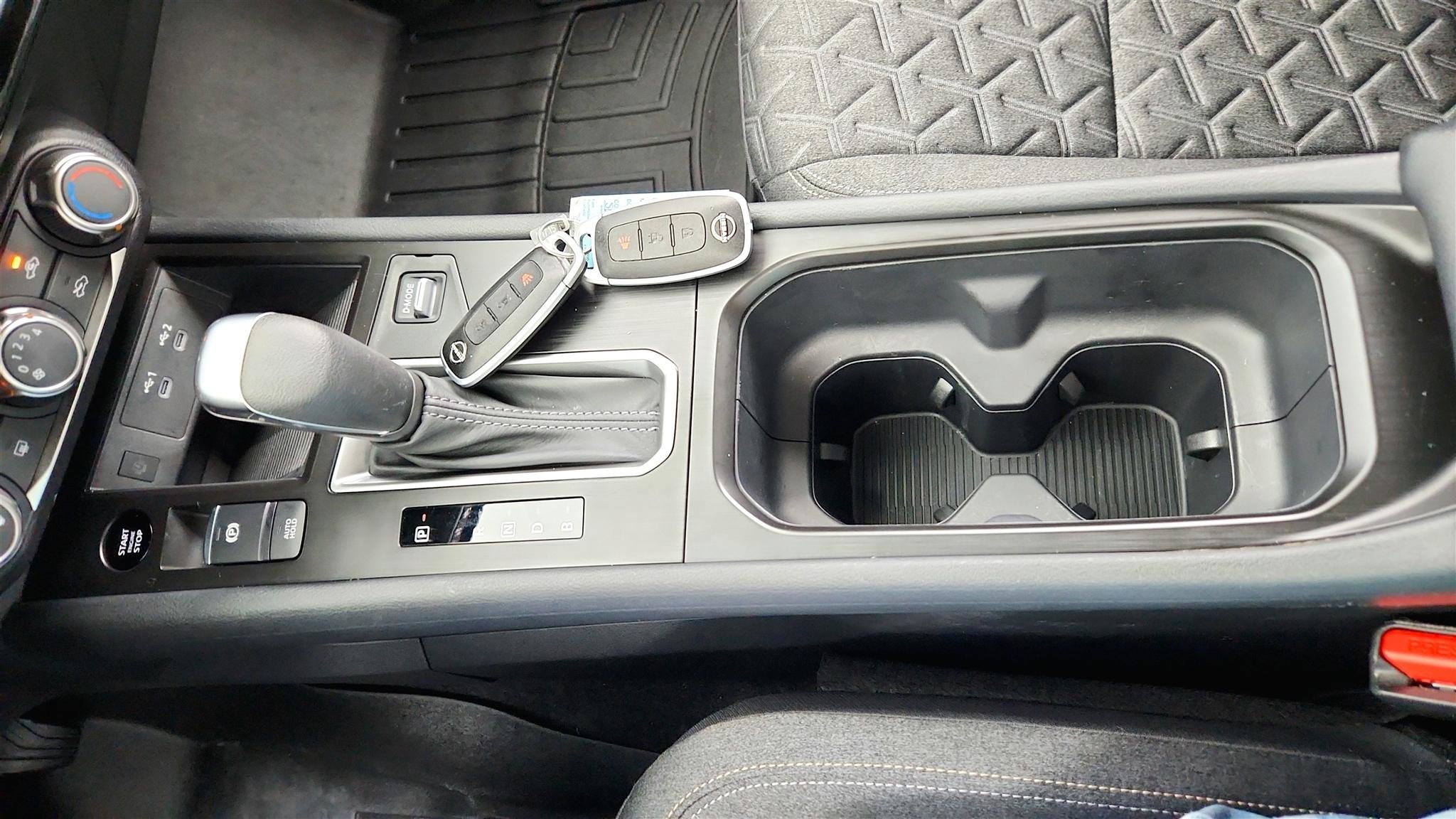 Used 2025 Nissan Kicks SV w/ Charging Package FWD image 14