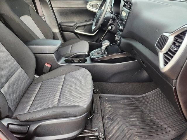 Used 2023 Kia Soul LX image 12