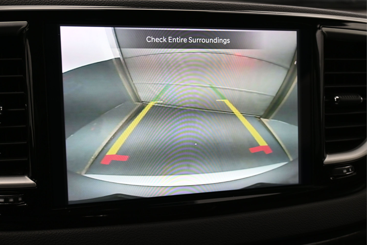 Used 2024 Chrysler Pacifica Touring-L FWD image 9