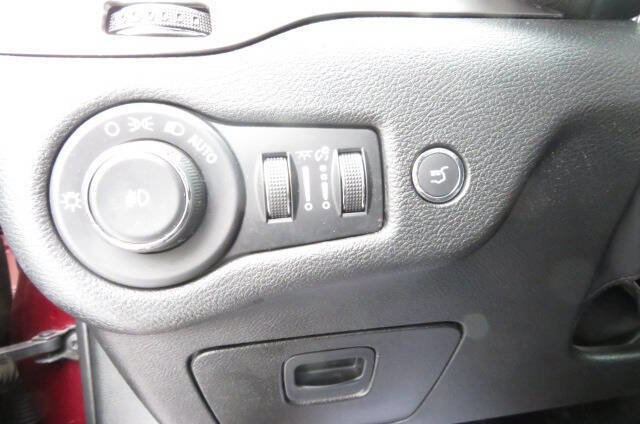 Used 2019 Jeep Cherokee Limited image 19