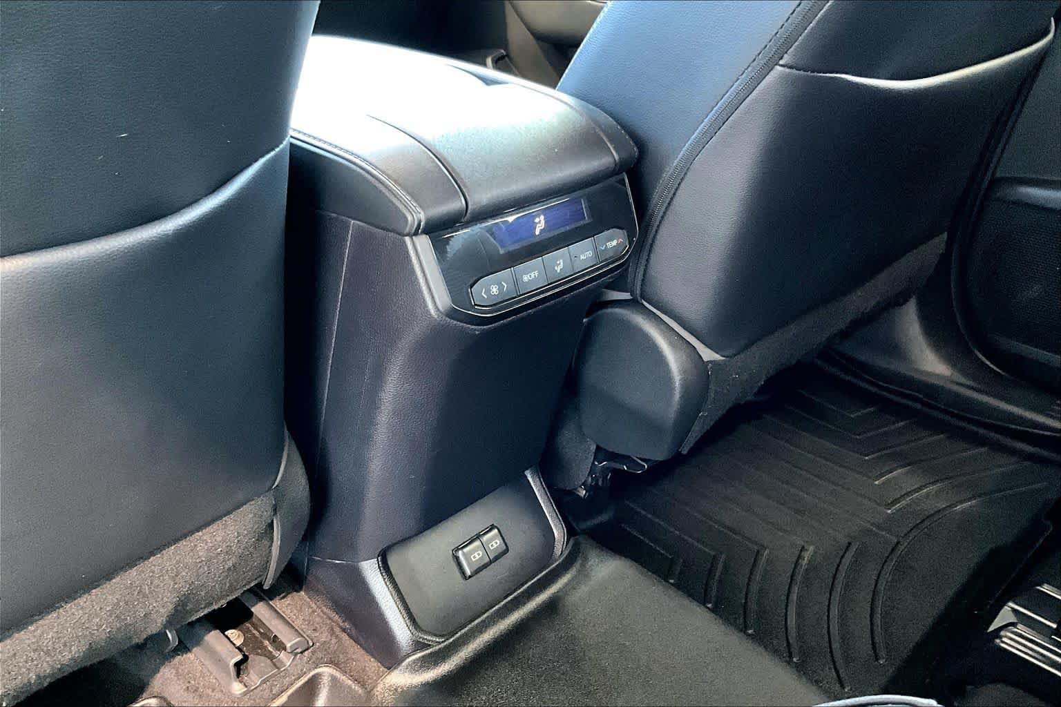 Used 2022 Toyota Highlander XSE FWD image 33