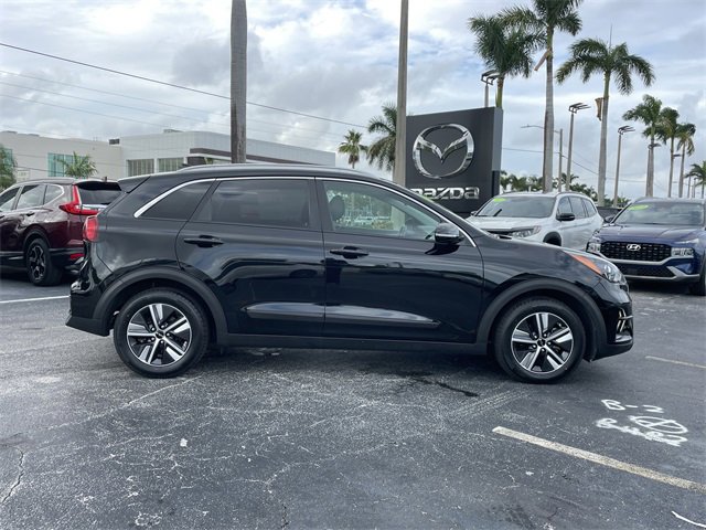 Certified 2022 Kia Niro EX image 2