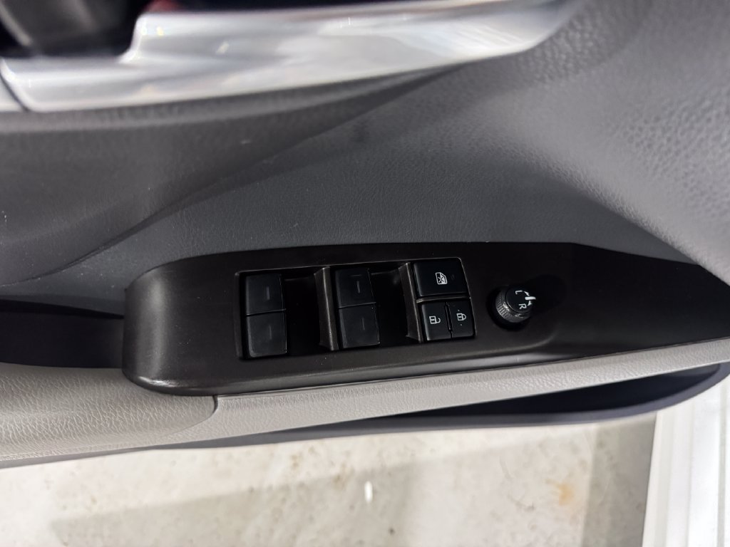 Used 2021 Toyota Camry SE FWD image 18