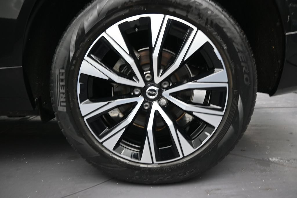 Used 2024 Volvo XC60 B5 Core w/ Protection Package Premier AWD/4WD image 10