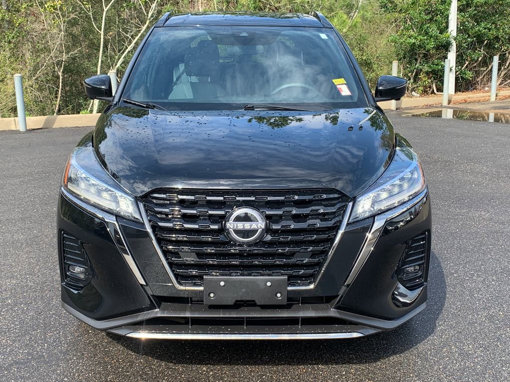 Used 2024 Nissan Kicks SR w/ SR Premium Package image 3