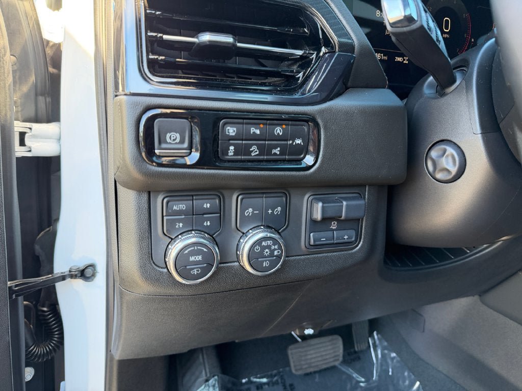 Used 2025 GMC Yukon AT4 w/ AT4 Premium Plus Package AWD/4WD image 20