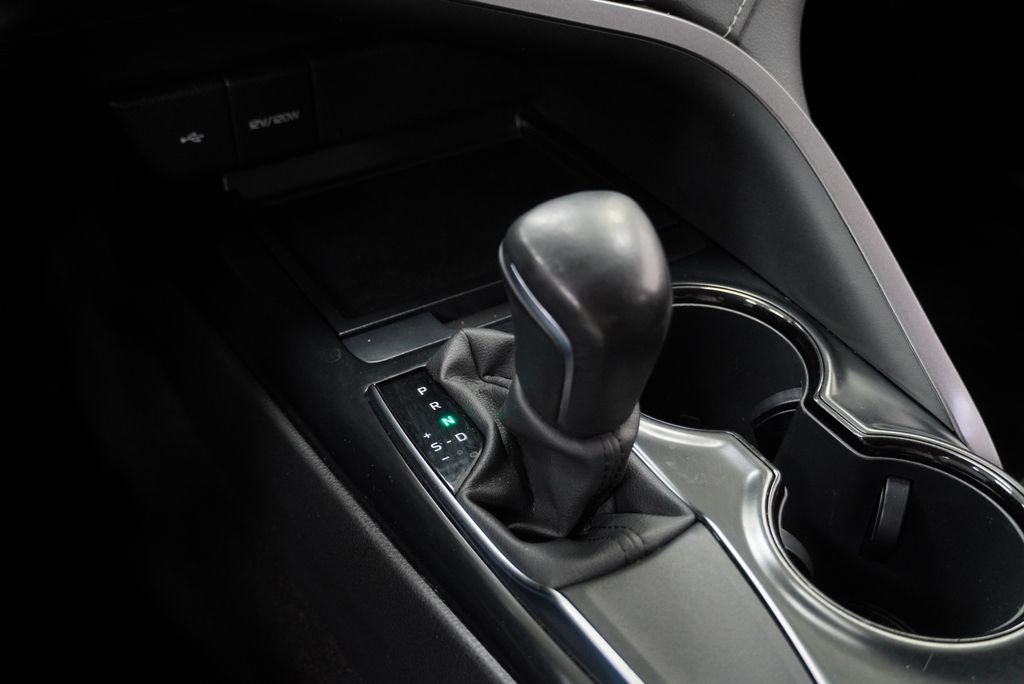 Used 2020 Toyota Camry SE FWD image 35