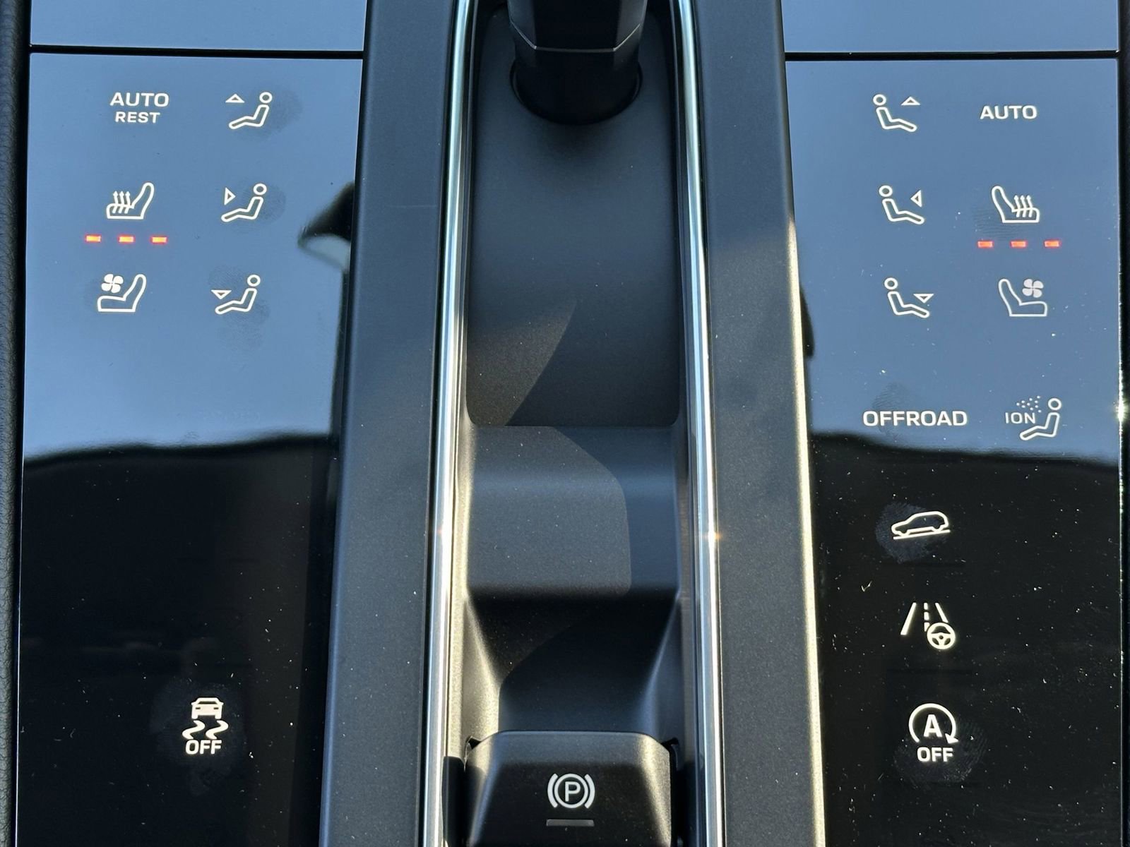 New 2026 Porsche Macan image 25