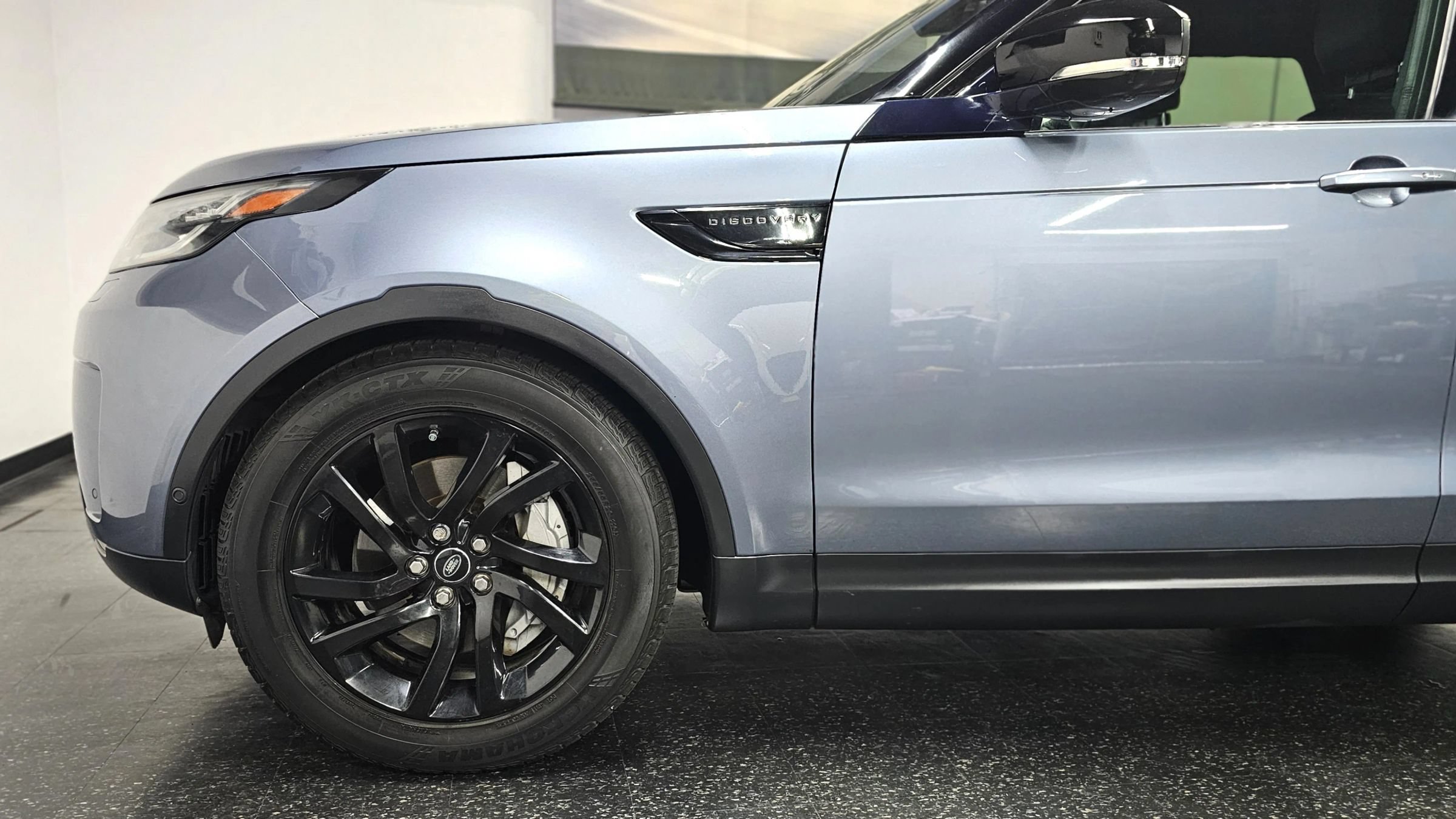 Used 2018 Land Rover Discovery HSE AWD/4WD image 19