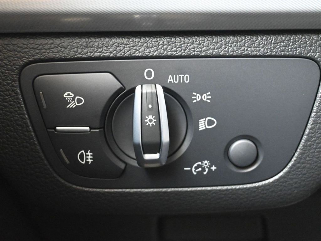 Certified 2025 Audi Q5 2.0T Premium w/ Convenience Plus Package image 24