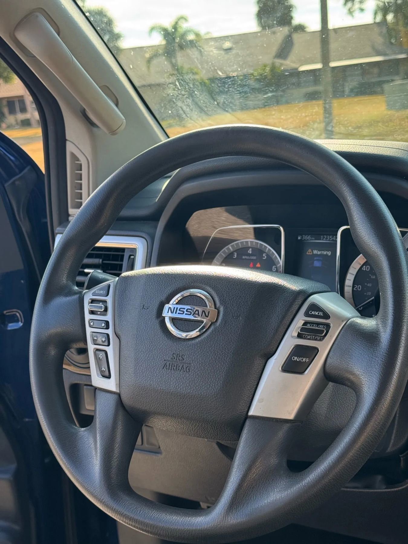Used 2018 Nissan Titan SV image 18