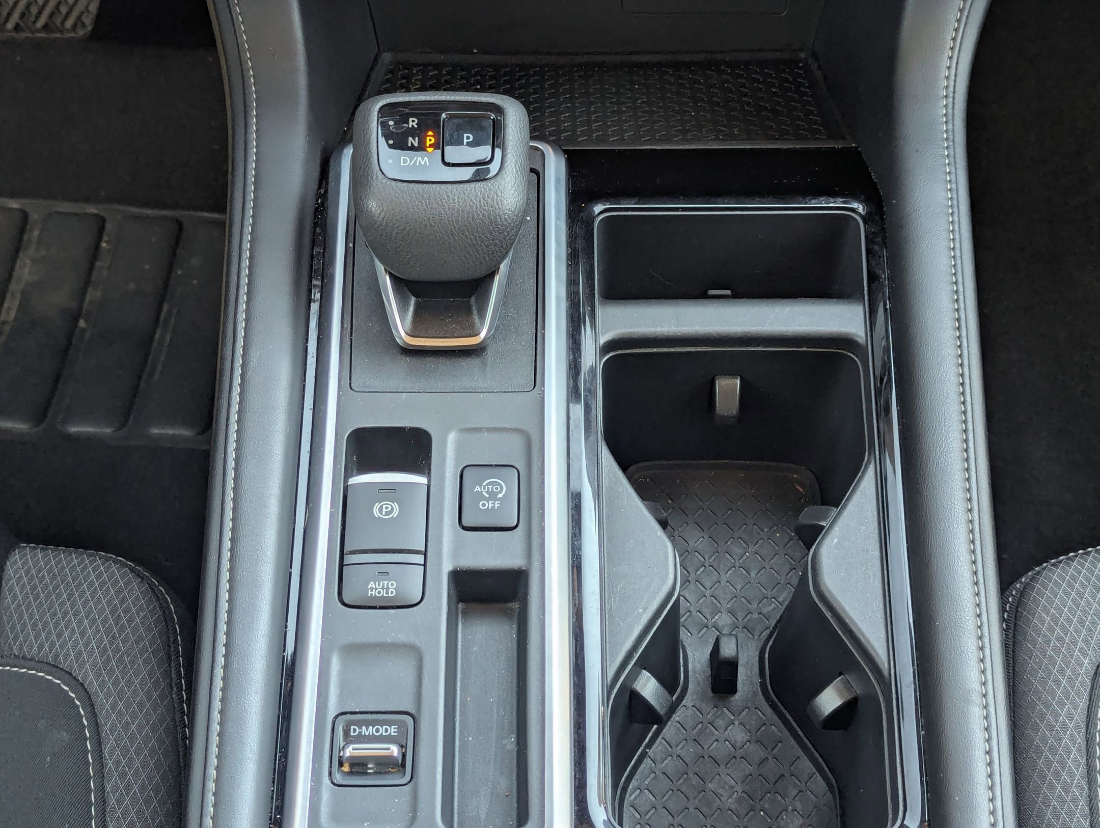 Used 2025 Nissan Pathfinder SV image 19