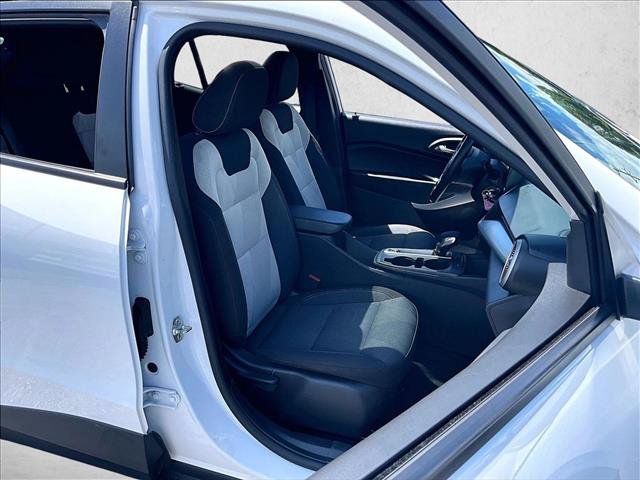 Used 2025 Chevrolet Trax RS w/ Sunroof Package FWD image 9