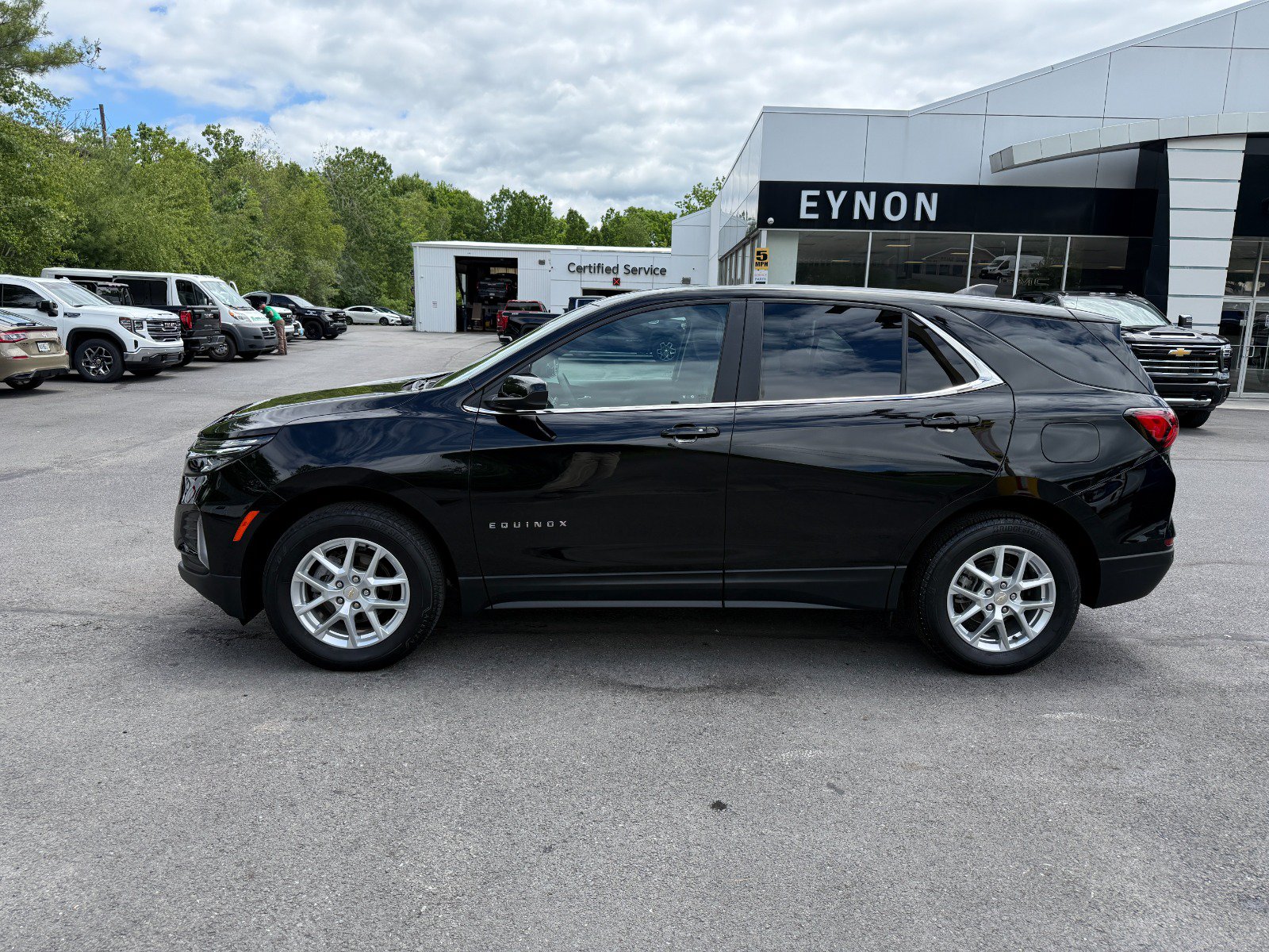 Used 2024 Chevrolet Equinox LT AWD/4WD image 2