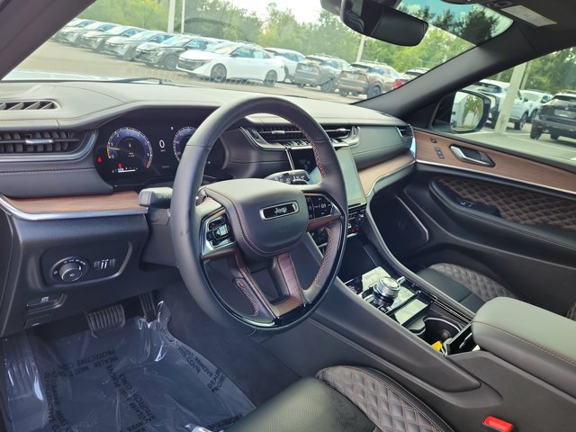 Used 2025 Jeep Grand Cherokee L Summit w/ Obsidian Package AWD/4WD image 17