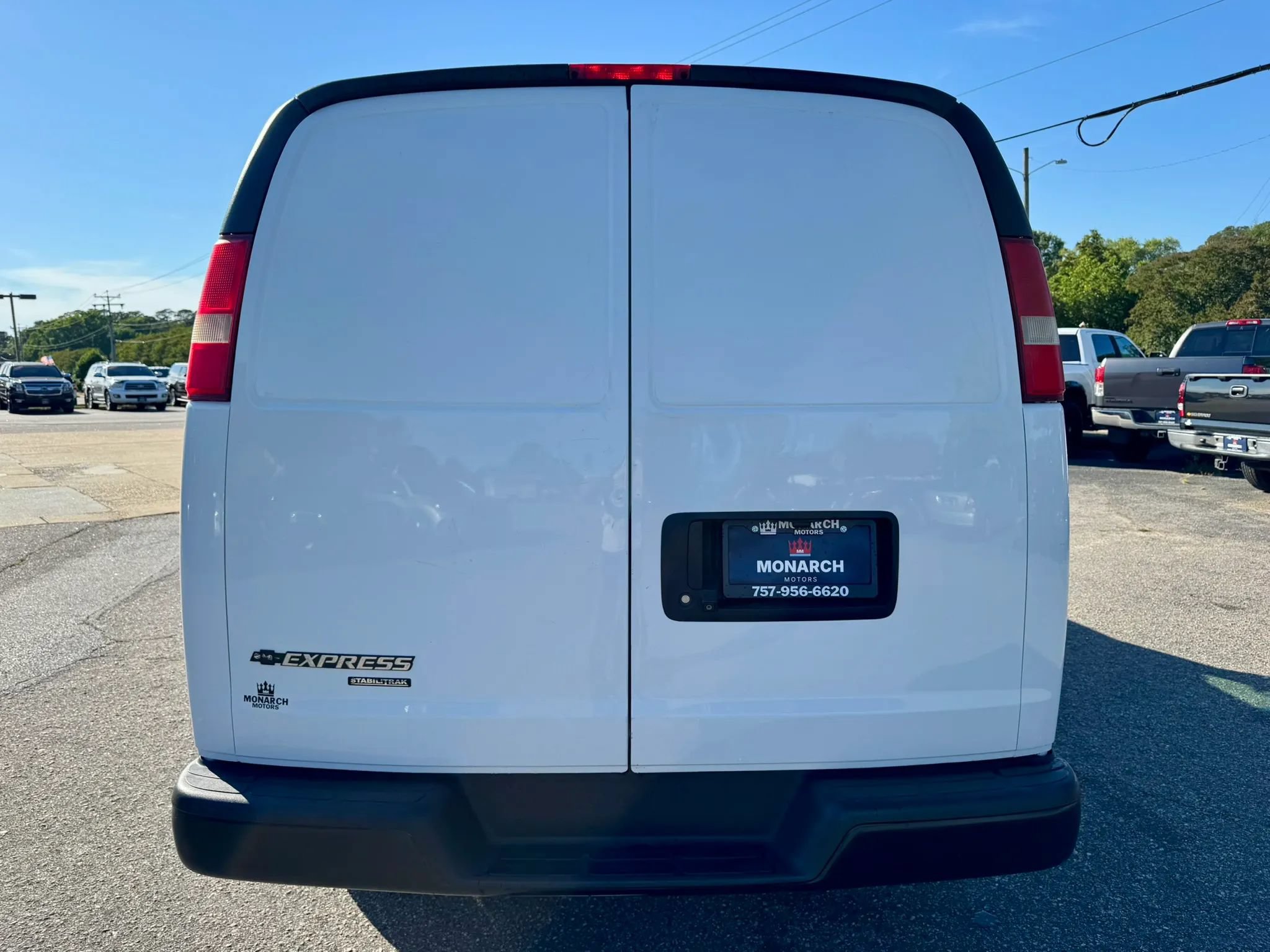 Used 2015 Chevrolet Express 2500 RWD image 4
