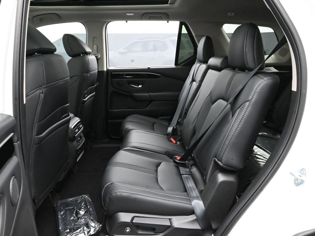 New 2025 Honda Pilot Touring image 36